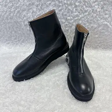 새상품급 카미난도 프론트 지퍼 숏부츠 25cm