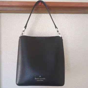 kate spade NEW YORK 다시 스몰 버킷 핸드백 블랙