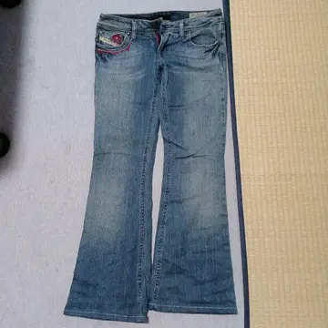 부츠컷 데님 자수 w25 L32 사이즈
