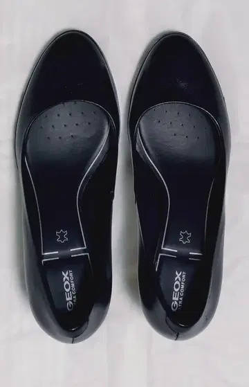 GEOX 펌프스 23.5CM