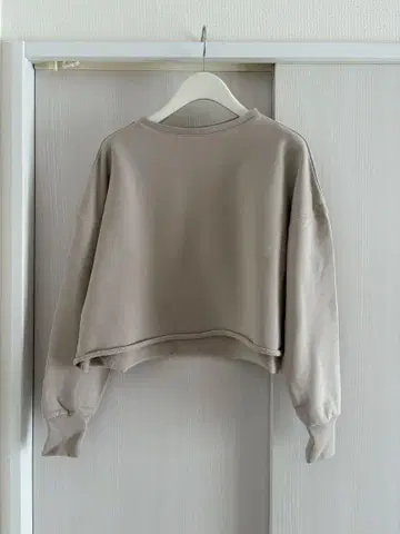 콘테 conte 크롭 풀오버 맨투맨 베이지