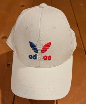 adidas 화이트 캡 자수