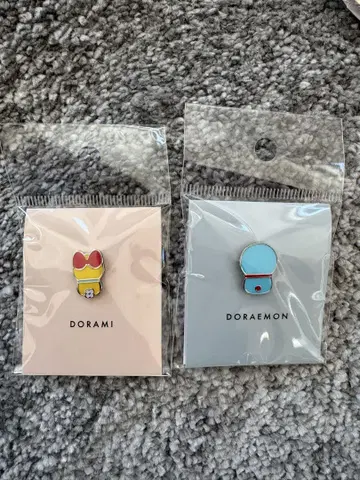 후지코 F 후지오 뮤지엄 한정판 도라미 도라에몽 핀즈 배지 2개 세트