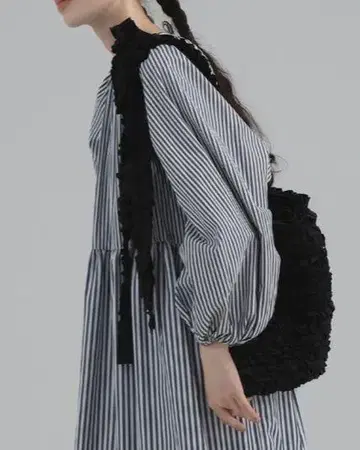 페르나 프릴 숄더백 블랙