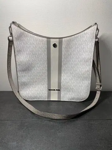 MICHAEL KORS 마이클코어스 숄더백 화이트 대용량