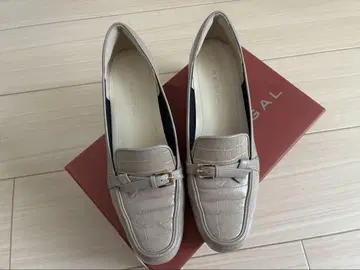 REGAL 23cm 크로커다일 무늬 펌프스 베이지