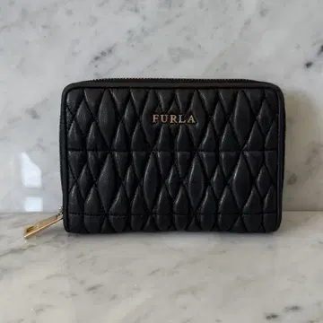 FURLA 훌라 접이식 지갑 블랙 퀼팅 지퍼