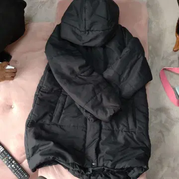 블랙 다운 자켓 후드 부착