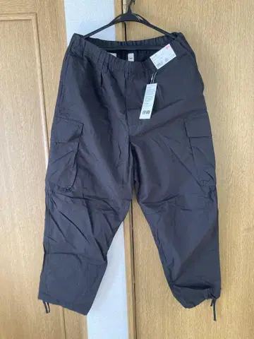 UNIQLO U 와이드 핏 파라슈트 카고 팬츠 L 사이즈 블랙 새상품