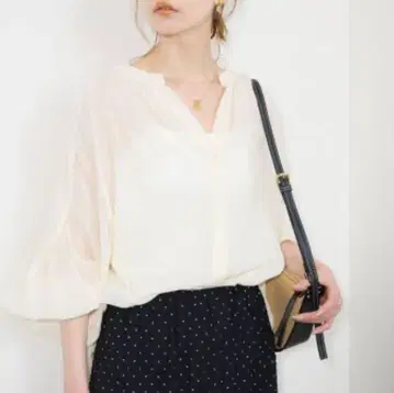 새상품급 SLOBE IENA 스탠드 개더 블라우스