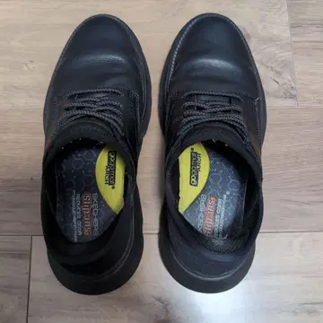 Skechers Slip-Ins 블랙 스니커즈