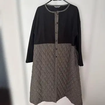 버튼 달린 롱 코트 블랙 그레이