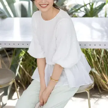 [쿠미쿄쿠] 새상품급 셔링 쉬폰 시어 페플럼 블라우스 화이트