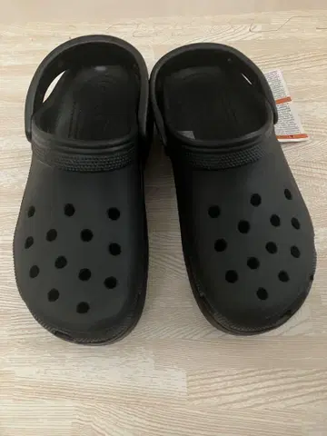 Crocs 블랙 클로그 샌들
