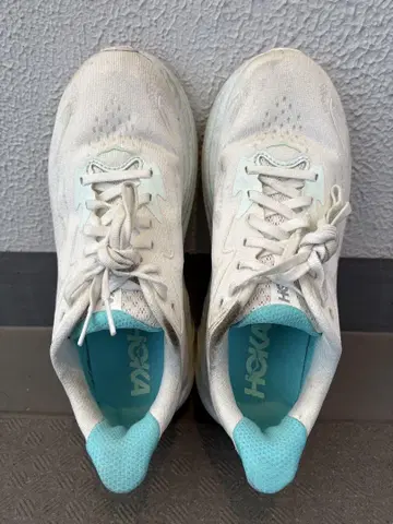 HOKA CLIFTON 10 와이드 러닝화
