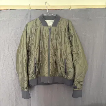Under Armour MA-1 자켓 올리브