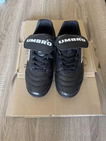 umbro 스니커즈 축구화 여성용 24.5cm