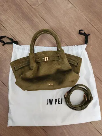 JW PEI 올리브 그린 미니 핸드백