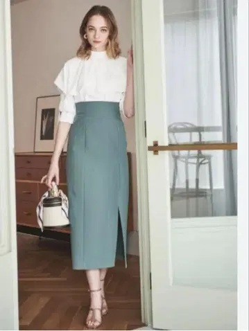 AND COUTURE 그린 앞 슬릿 타이트 스커트