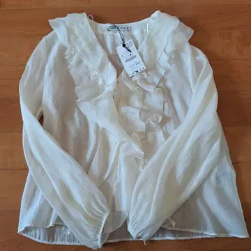 ZARA 프릴 아이보리 셔츠 L