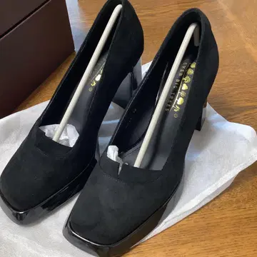 블랙 스웨이드 스틸레토 하이힐