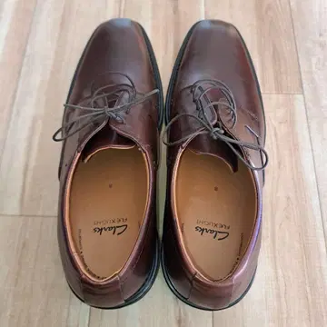 Clarks Flexlight 브라운