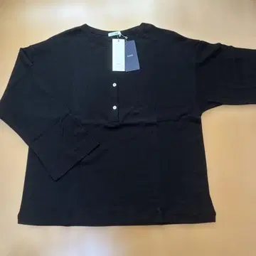 SHIPS onit 블랙 긴팔T셔츠 버튼 포함