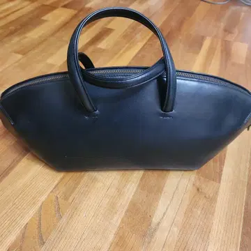 요건 레일 핸드백 (블랙)
