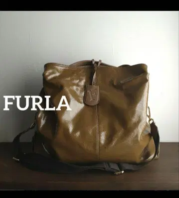 훌라 FURLA 페이턴트 에나멜 숄더백