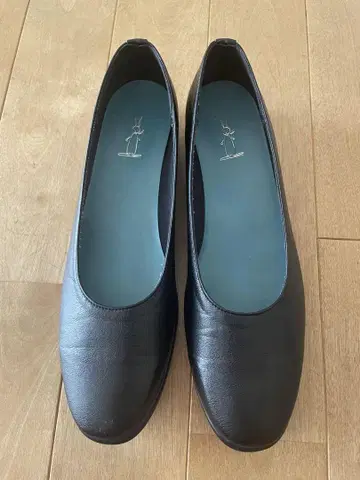 새상품급 우사기야 블랙 펌프스 24cm