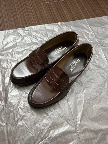 하루타 브라운 가죽 로퍼