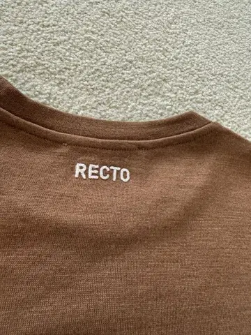 RECTO 브라운 반팔 T셔츠