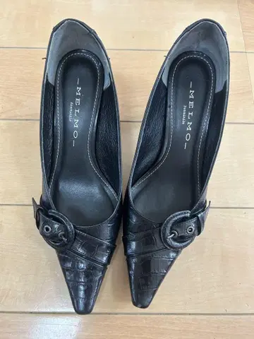 MELMO 크로커다일풍 블랙 펌프스