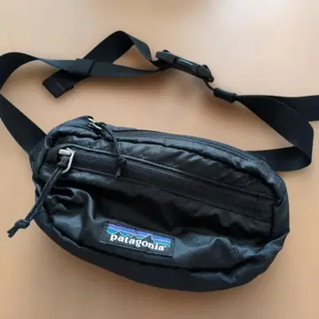 patagonia 바디백 블랙