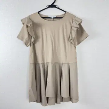 [ 새상품/미사용/택 있음 ] UNTITLED 프릴 소매 베이지 상의