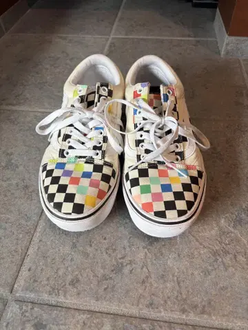 Vans MoMA 콜라보 스니커즈