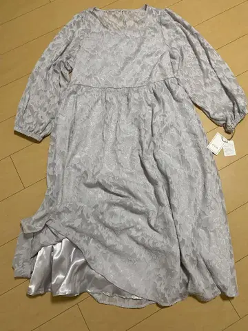 새상품 빅 그레이 플라워 무늬 롱 드레스
