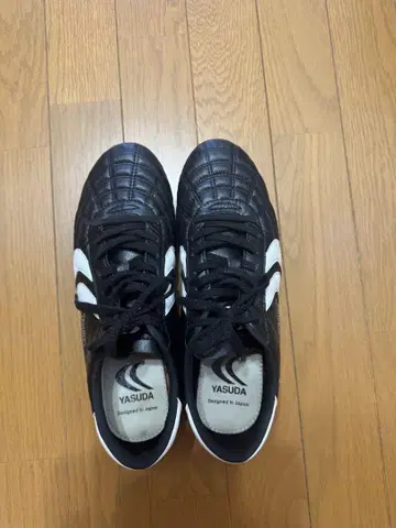 YASUDA 축구화 블랙/화이트