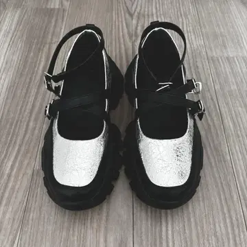HARE 크로스 스트랩 멜리 제인 슈즈