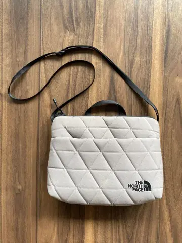 [컨디션 최상] THE NORTH FACE 퀼팅 숄더백