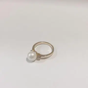 진주와 다이아몬드풍 장식의 반지