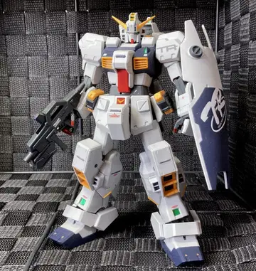 MG 건담 TR-1 헤이즐 개조 일부 페인팅 완료품