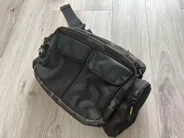 다이와 숄더백 카모플라쥬