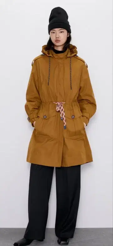 ZARA 후드 부착 모즈 코트