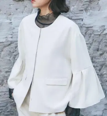 스마일 키드 벨 슬리브 노카라 자켓 화이트
