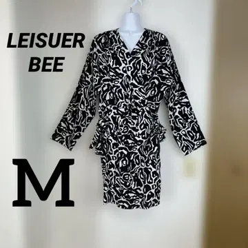 카슈쿨 넥 화이트 블랙 프린트 긴팔 무릎 기장 원피스 사이드 리본 포함