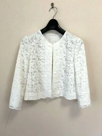 새상품급 ANAYI 화이트 레이스 노카라 자켓