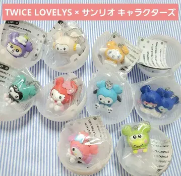 TWICE LOVELYS x 산리오 캐릭터즈 마스코트 참 9종