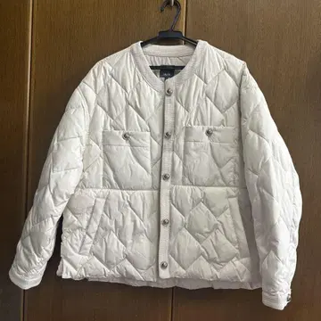 화이트 퀼팅 자켓