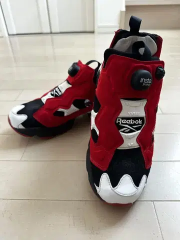 Reebok 인스타펌프 퓨리 빨간색 블랙 화이트